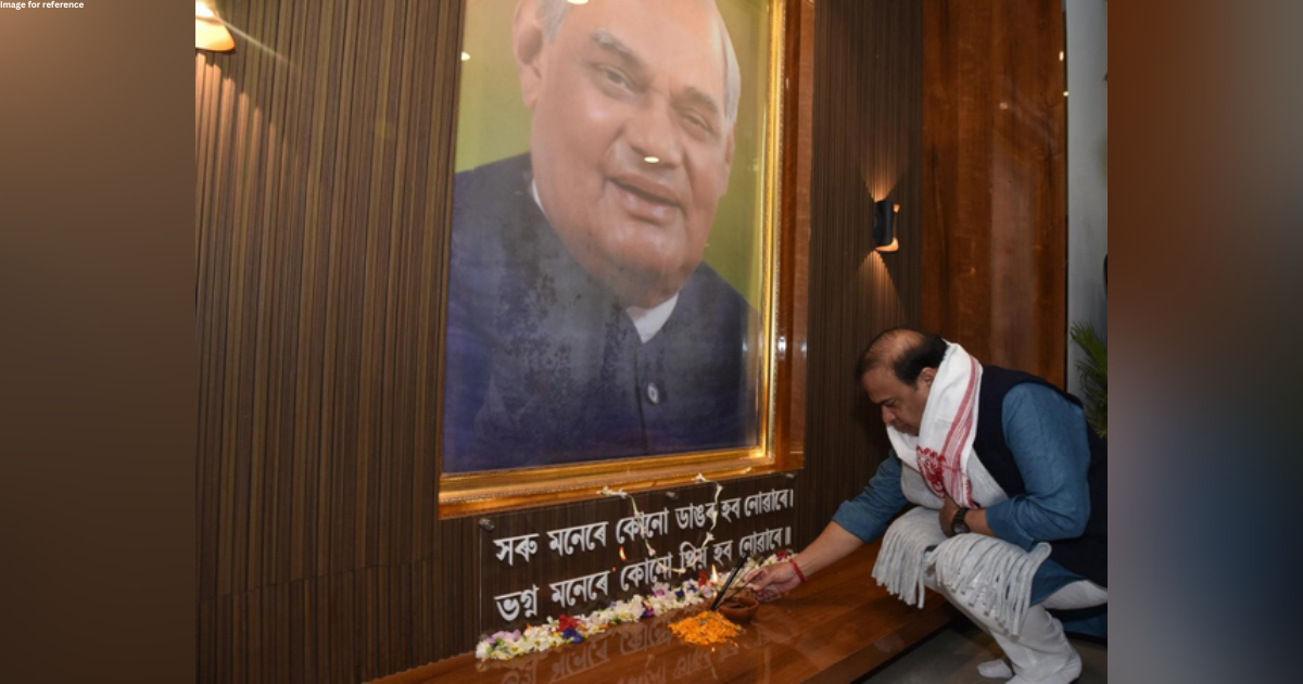 Assam CM pays floral tributes to late PM Atal Bihari Vajpayee